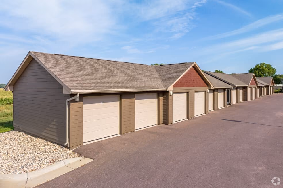 Sunset Villas apartment living room - Sioux Falls, SD