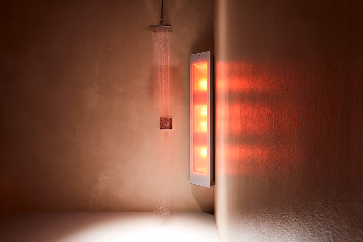 Sunshower combi infrarood- en waterdouche met rode gloed aan de wand