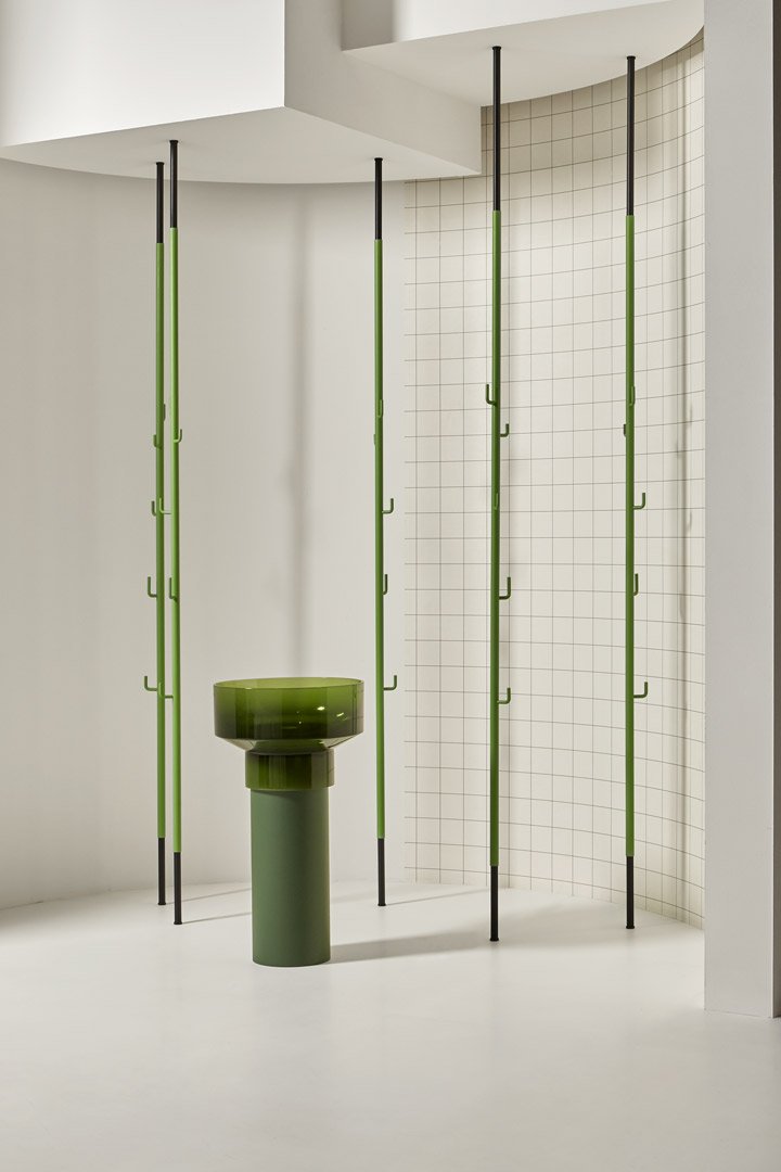Antonio Lupi Borghi groene wastafel op beursstand tijdens Salone del Mobile