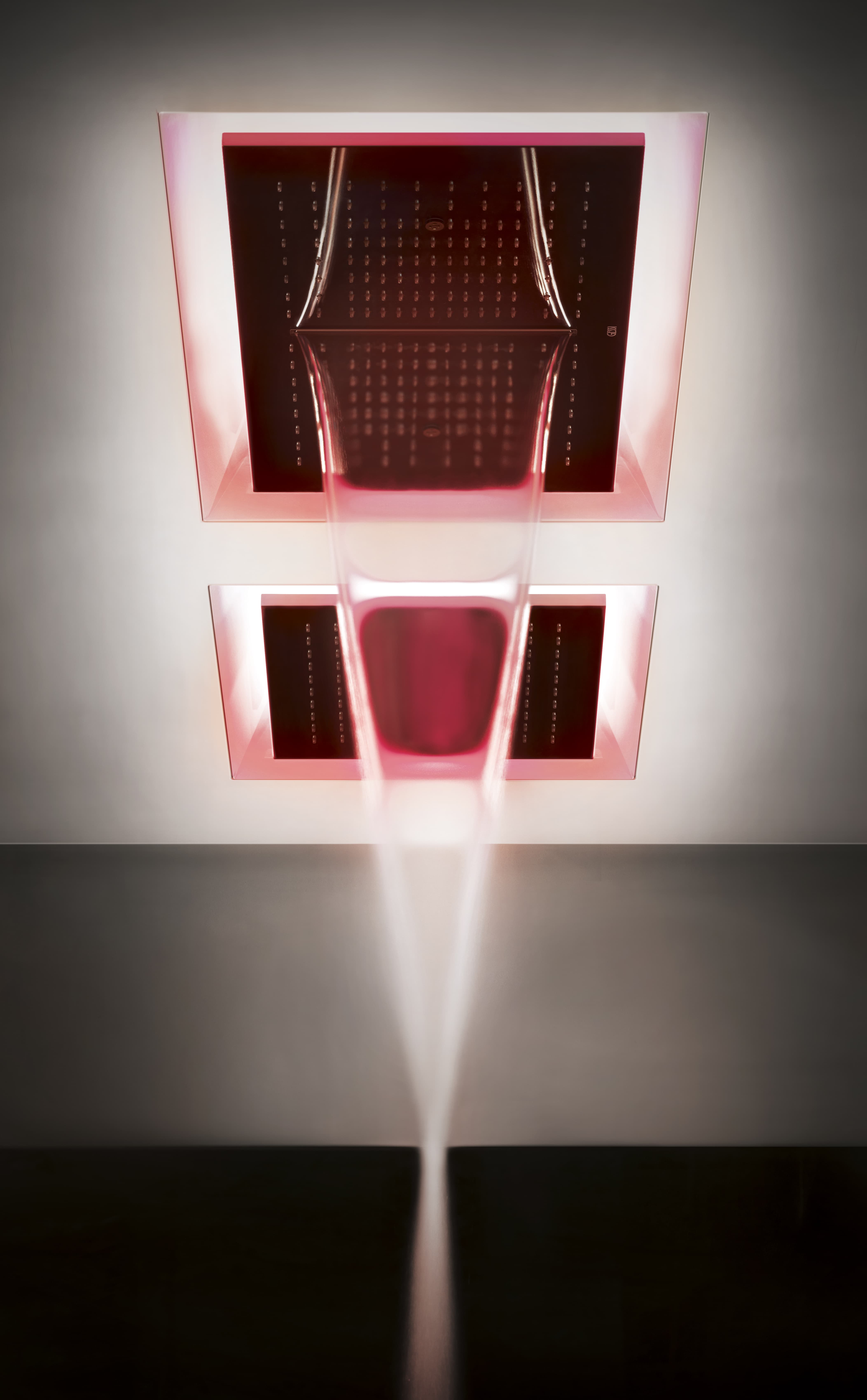 Gessi Afilo twee hoofddouches met roze kleurentherapie-verlichting