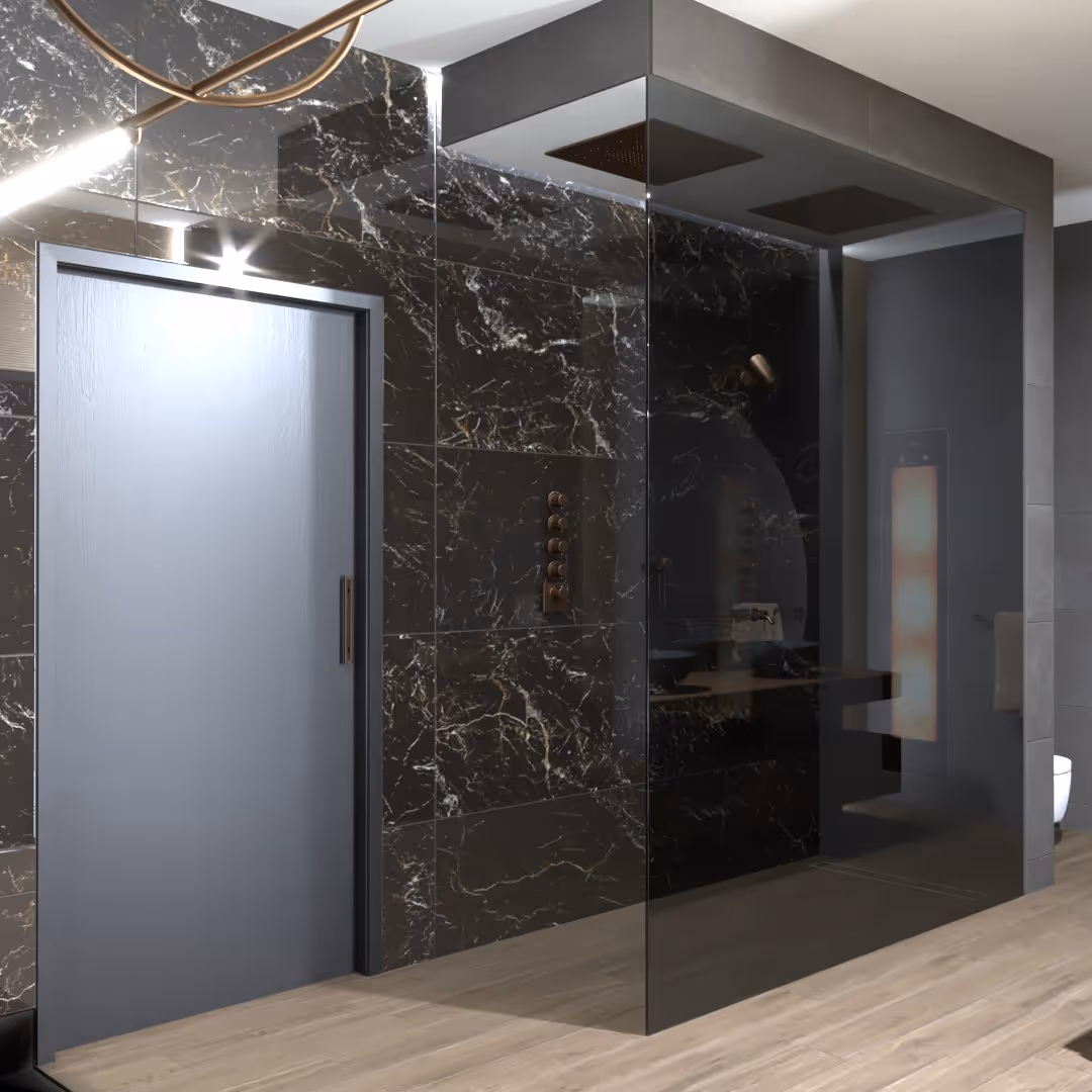 Urban Chique badkamer in Amsterdam met inloopdouche, glazen schuifdeur en zwart marmeren wand