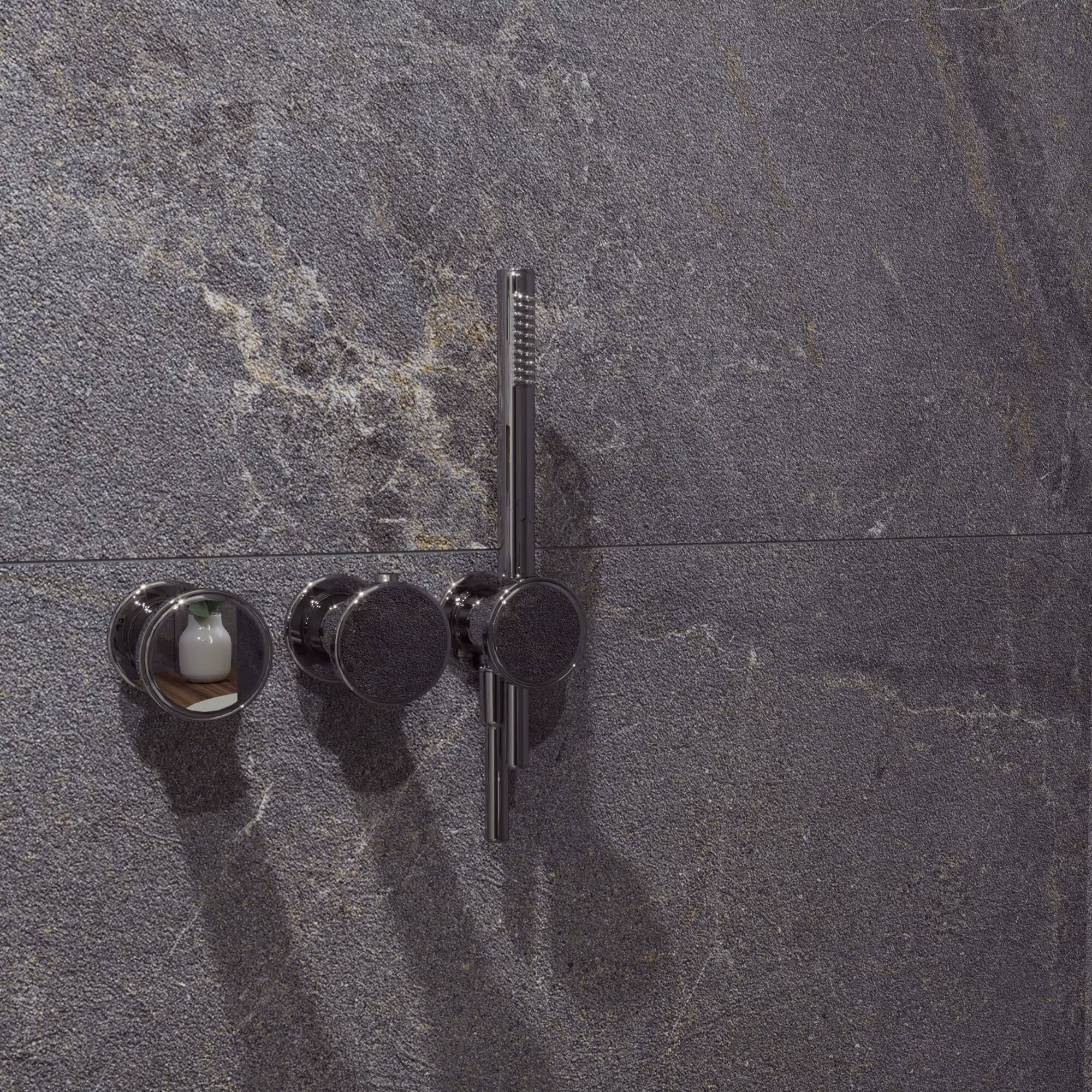 Detail van douchekranen en handdouche op donkere natuursteen wand in Urban Chique badkamer Alkmaar