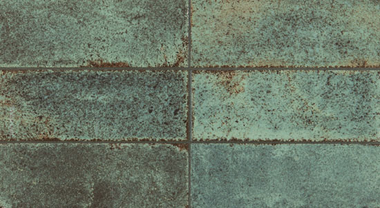 Porcelanosa Brick Vetri Green wandtegel in groentinten, close-up van het glanzende oppervlak
