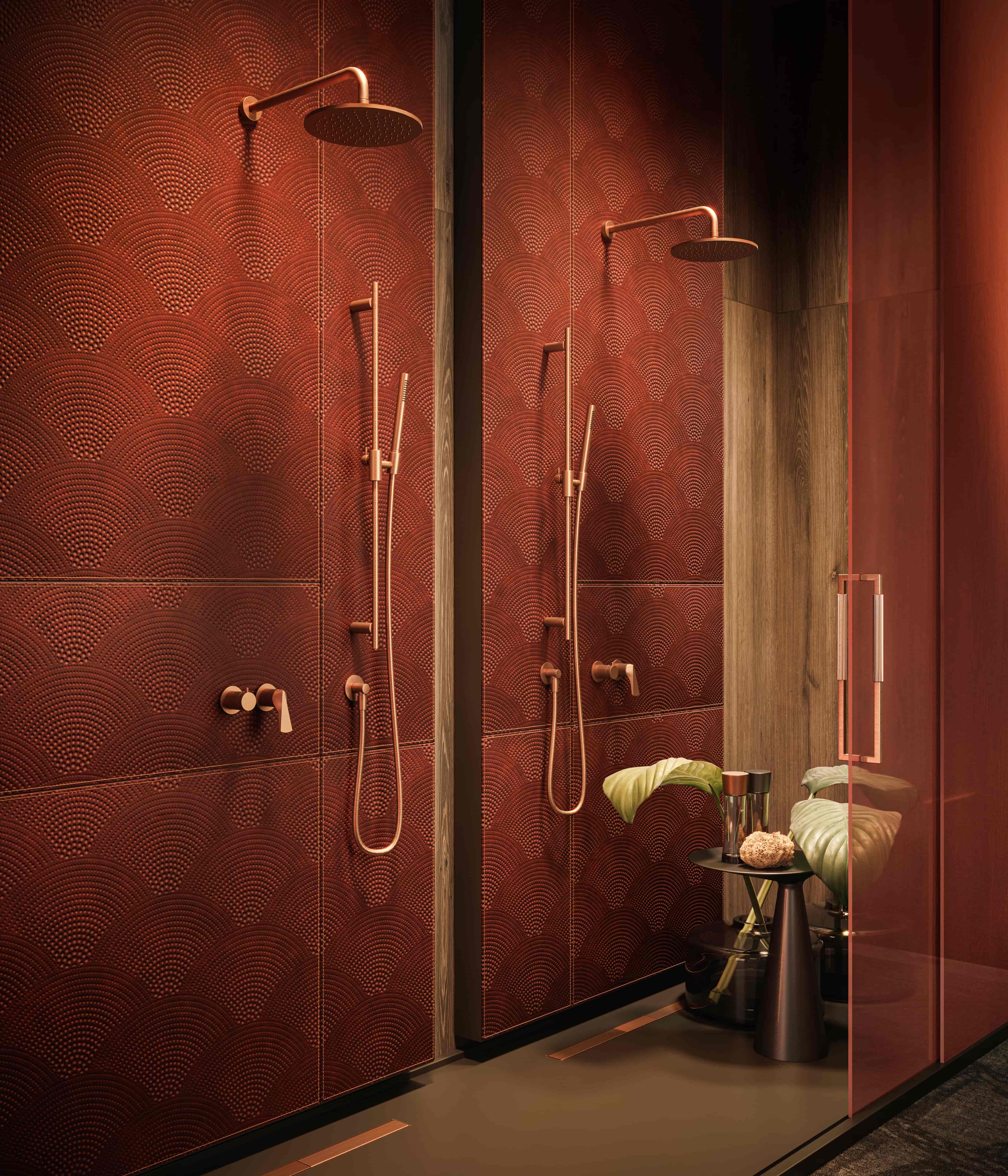 Gessi Ventaglio douche-installaties in roze goud op rode schubvormige tegelwand