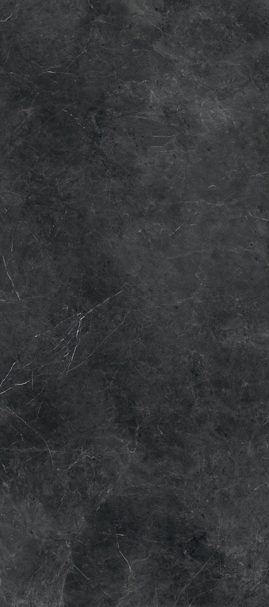 Porcelanosa Nero Velluto Polished marmerlook tegel in close-up met witte adertekening