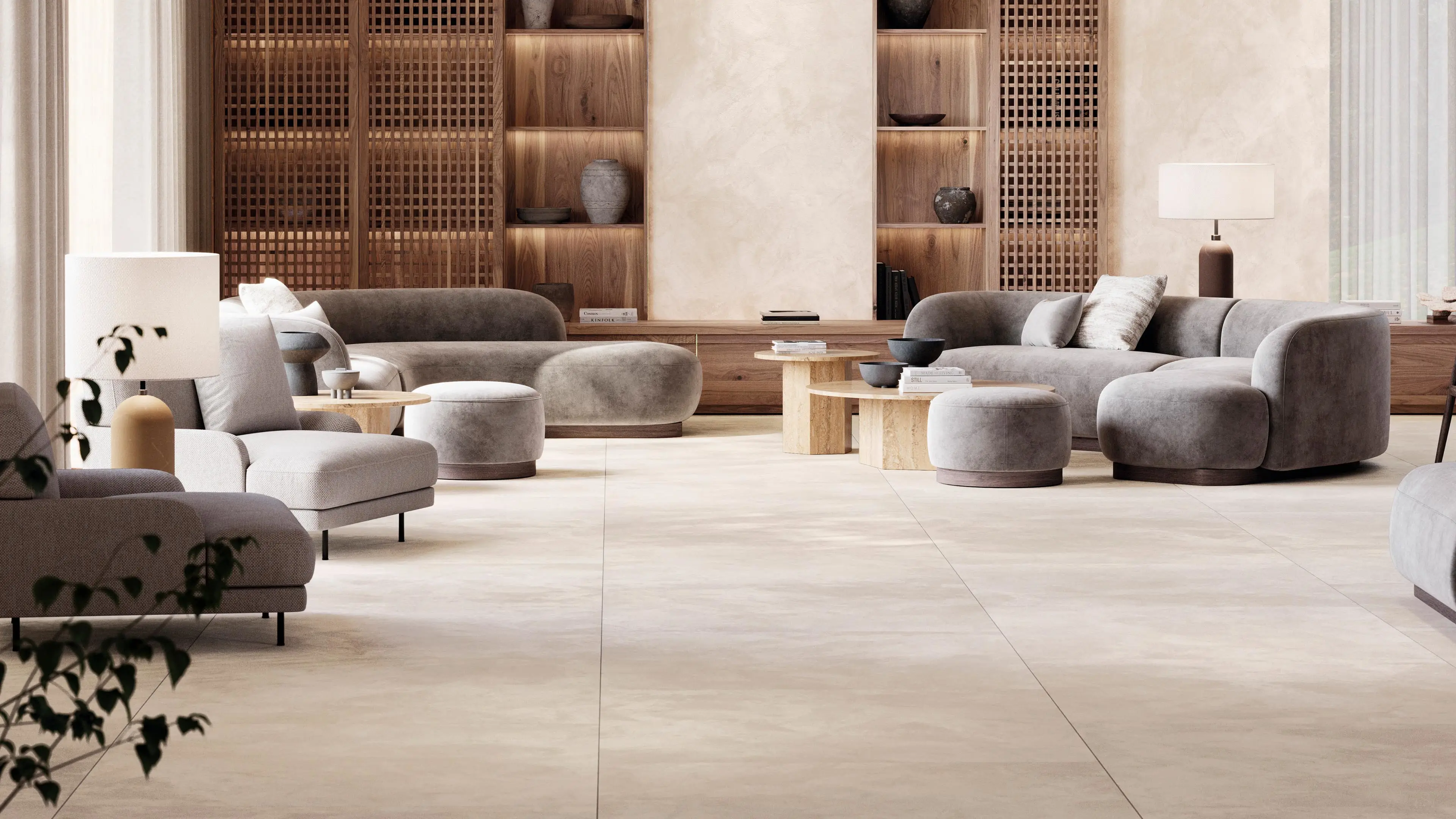 Santorini Bone vloertegel van Porcelanosa in lichte woonkamer met grijze zitbanken