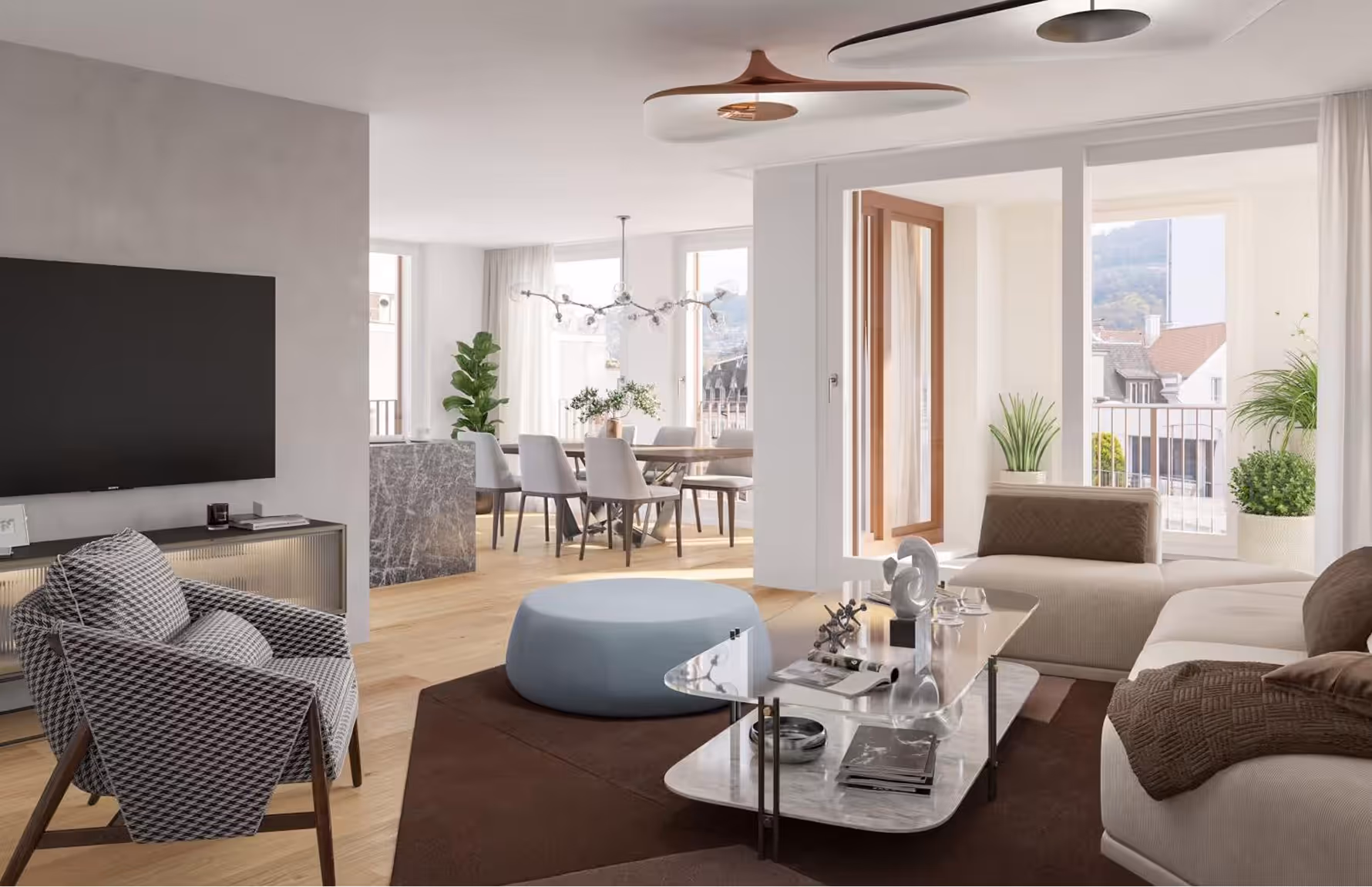 Modernes Wohnzimmer mit Sesseln, Sofa, Glastisch und Essbereich mit Blick auf Terrasse und Stadt.