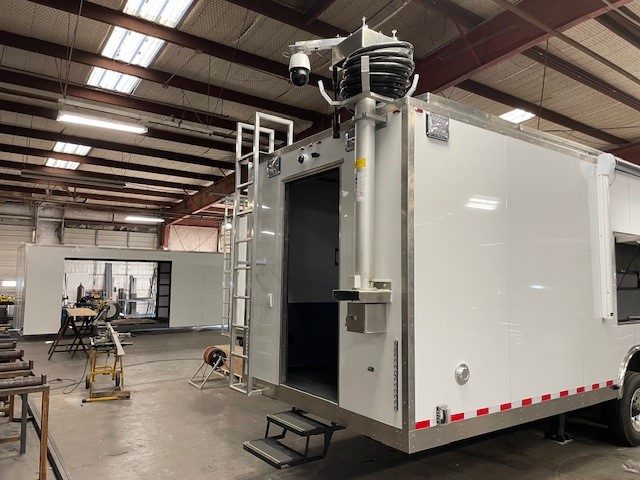 Mobile command trailer with hybrid power system
