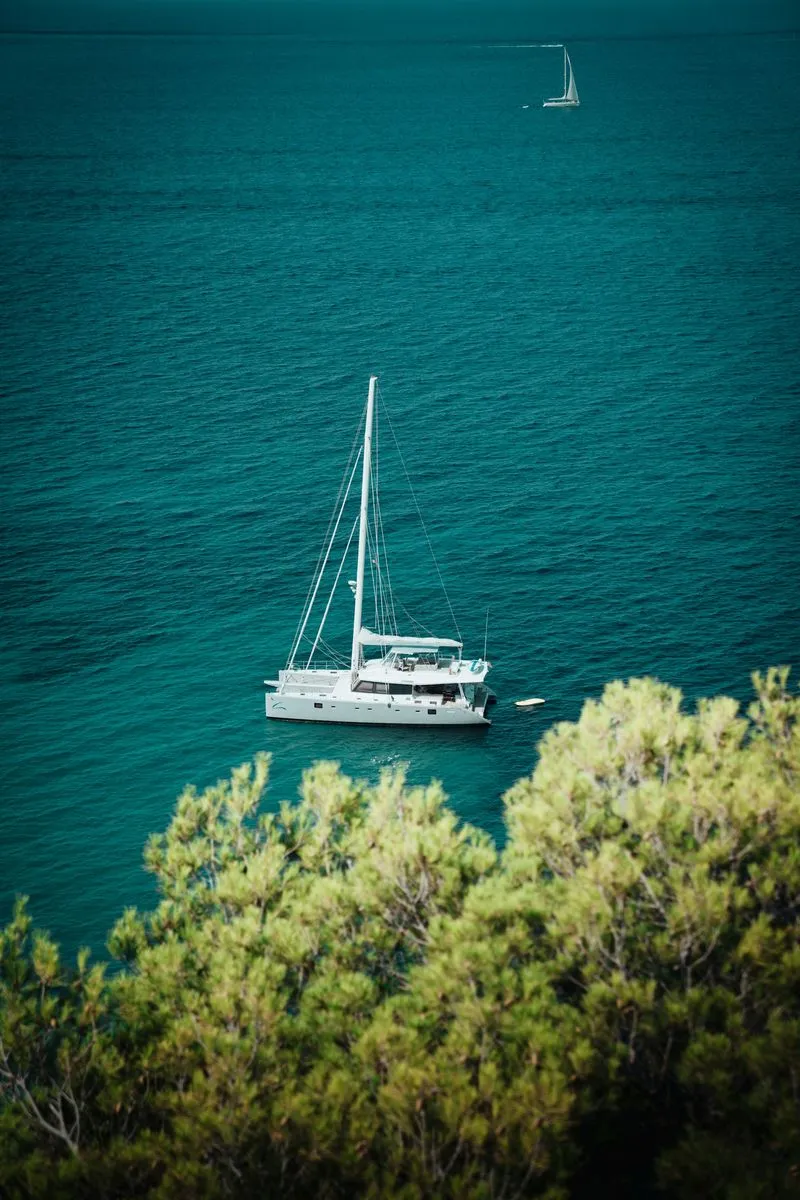 Sailing boat