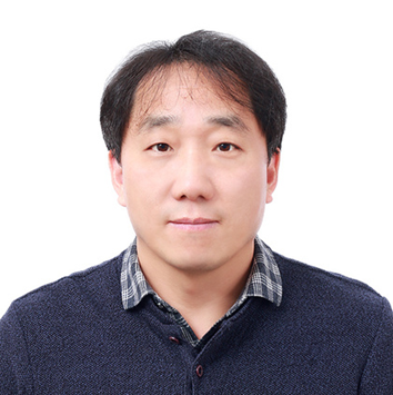 [headshot] image of customer (for an author & writer)