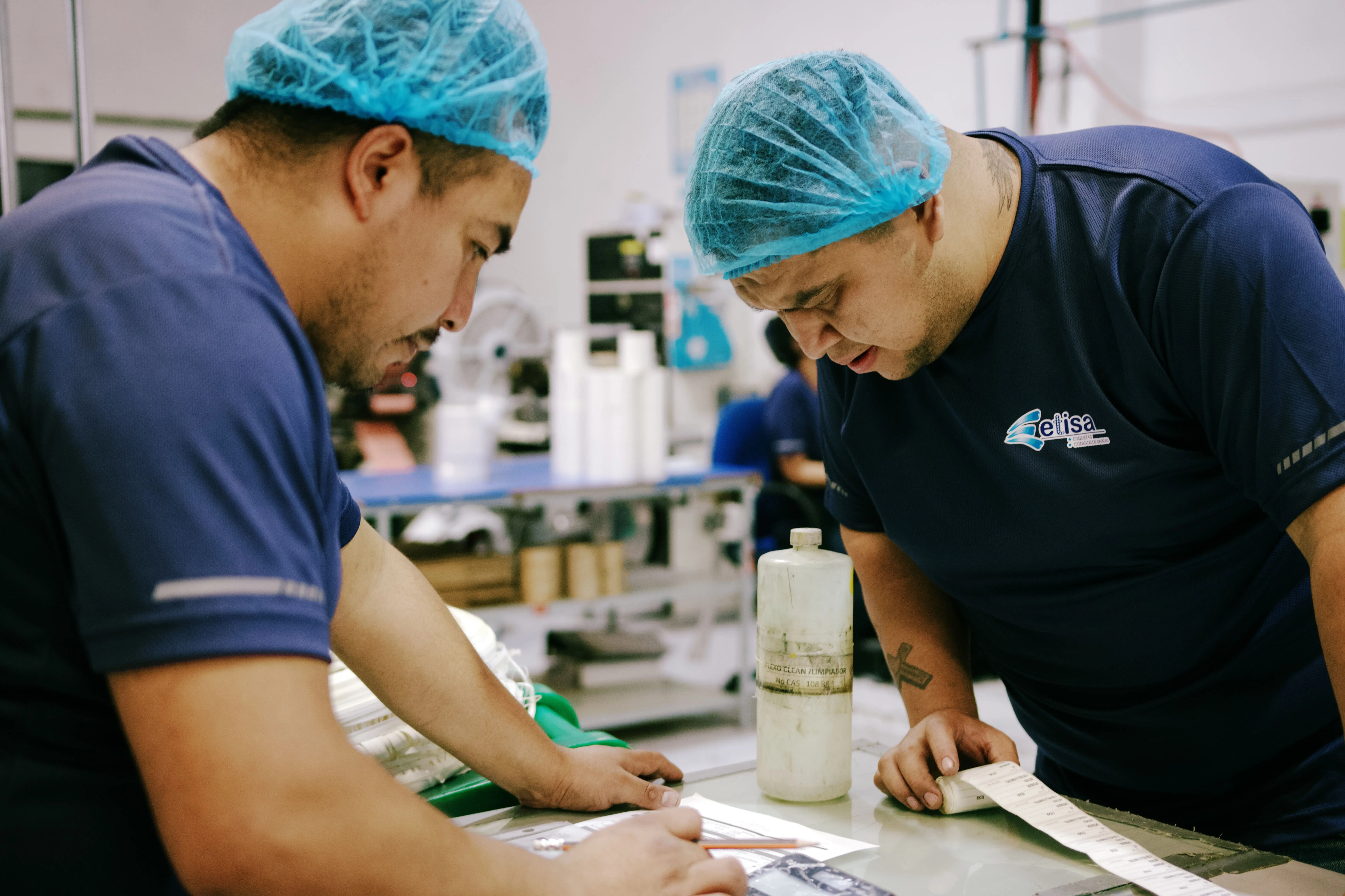 Etiquetado industrial en línea de producción ETISA