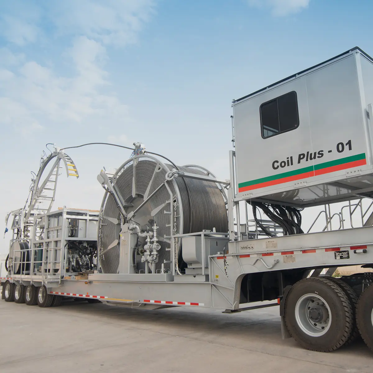 Coiled tubing unit with reel and control cabin on a trailer