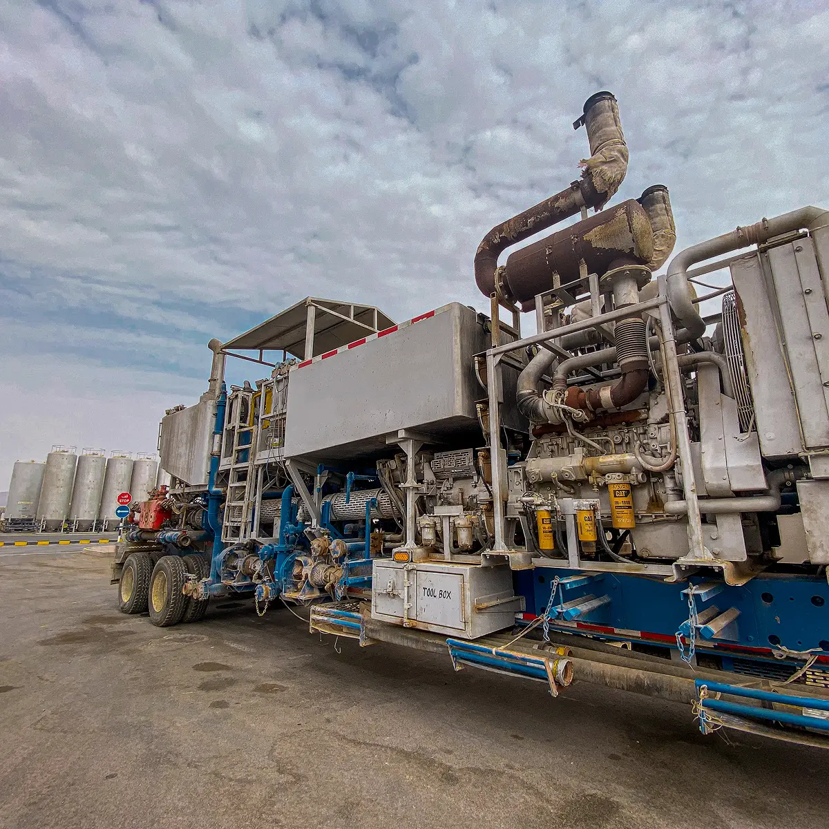 Trailer-mounted plug and abandonment unit