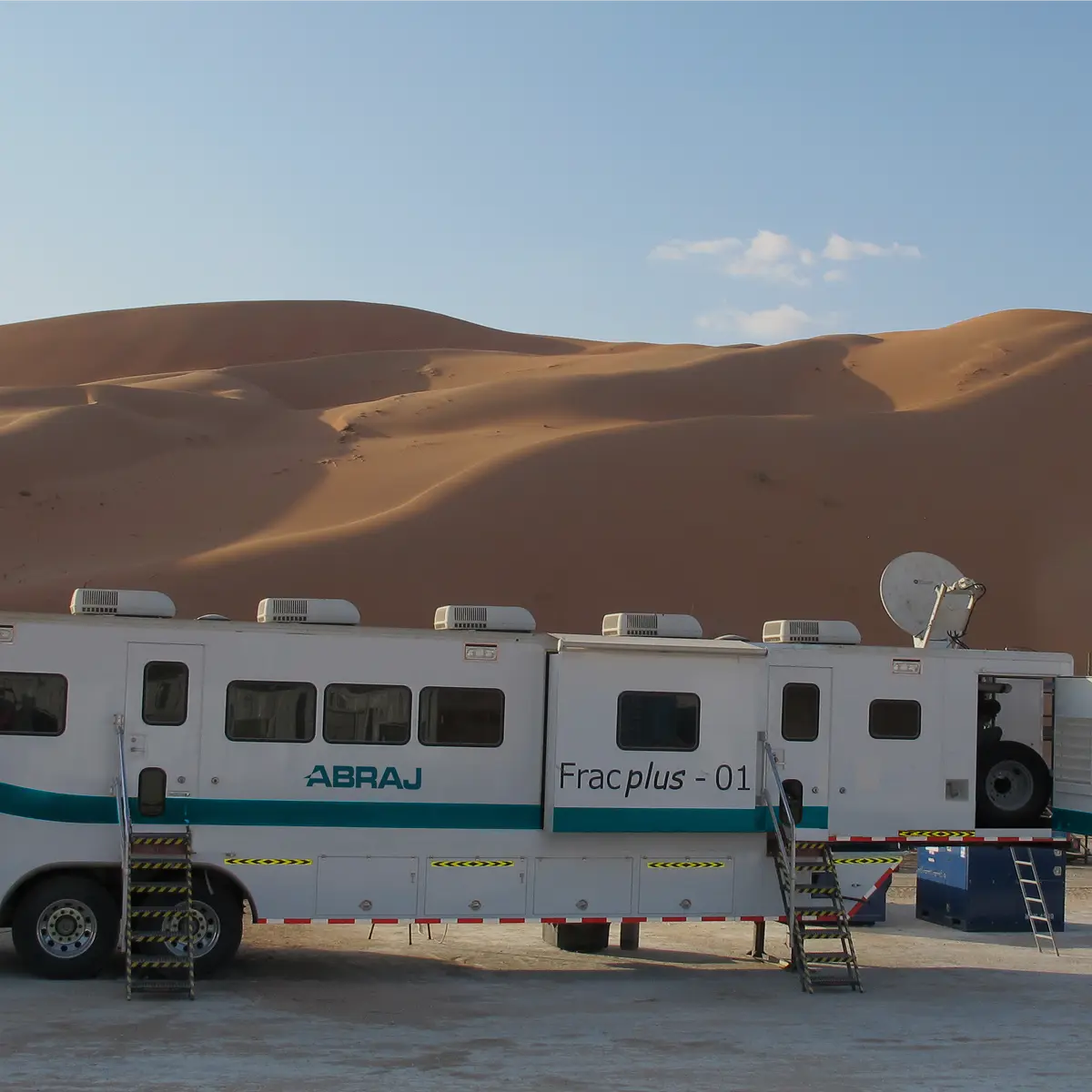 Abraj Frac Plus mobile control cabin in the desert