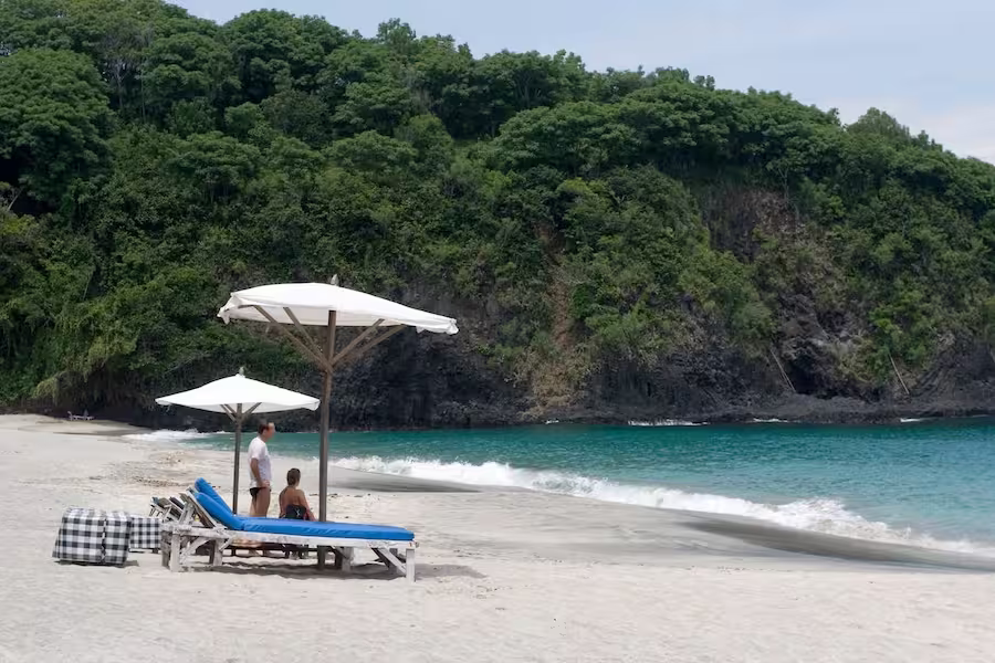 couple on the Bali beach with rocks view
