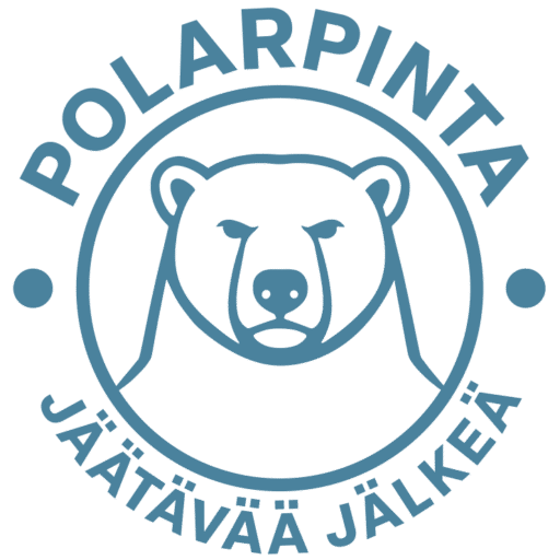 Pyöreä logo, jossa on sinivihreä jääkarhun pää mustalla taustalla. Yläosassa kaarevasti teksti 'POLARPINTA' ja alaosassa 'JÄÄTÄVÄÄ JÄLKEÄ'. Tekstit erottaa kaksi pientä pistettä.