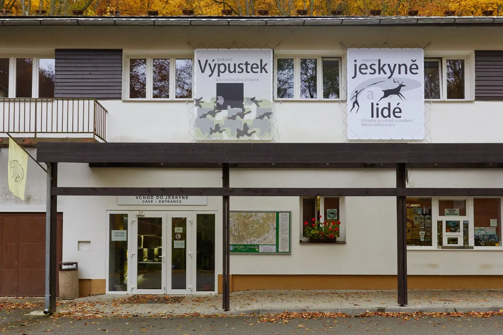 vchod do jeskyně Výpustek