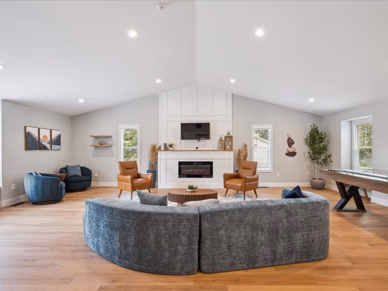 Clubhouse with lounge seating