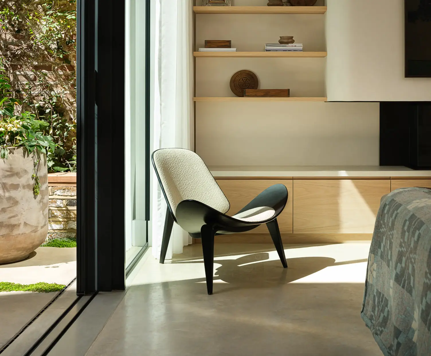 Custom bioethanol fireplace with curved plastered flue