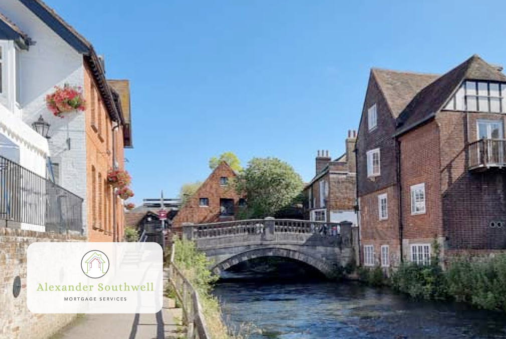 Expert fee-free mortgage advisers helping clients in Southampton