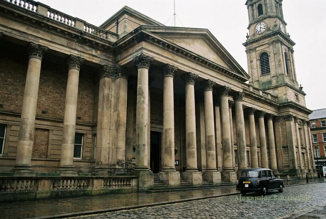 Court building with stone columns, getting a mortgage with a CCJ