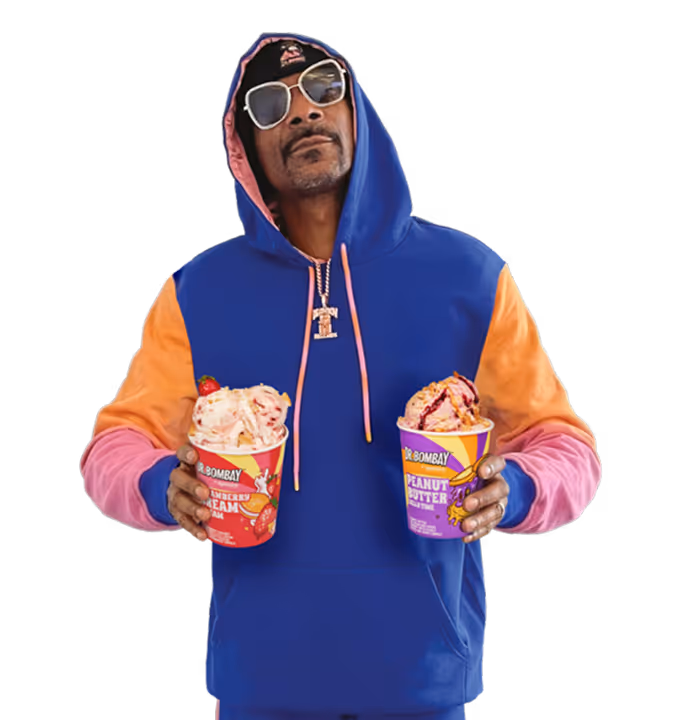 Portrait de Snoop Dogg qui porte des pots de glace