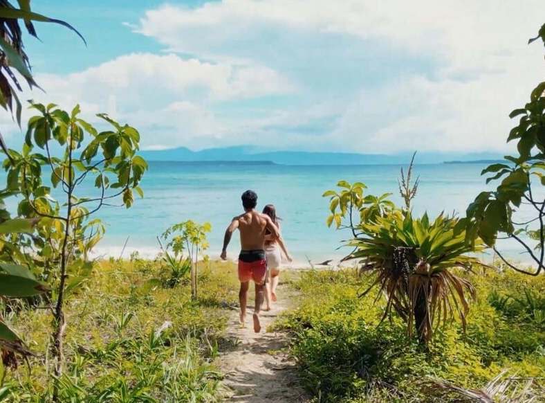 Walking toward the beach in Bocas del Toro