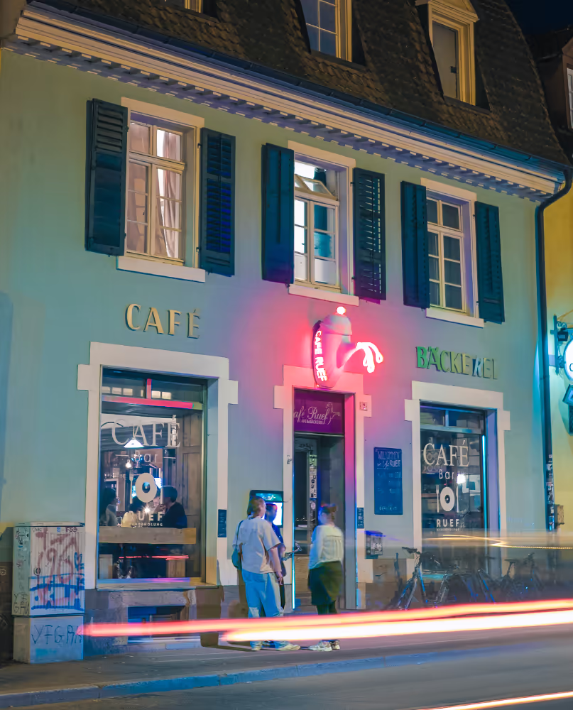 Café Ruef Außenansicht - Nacht