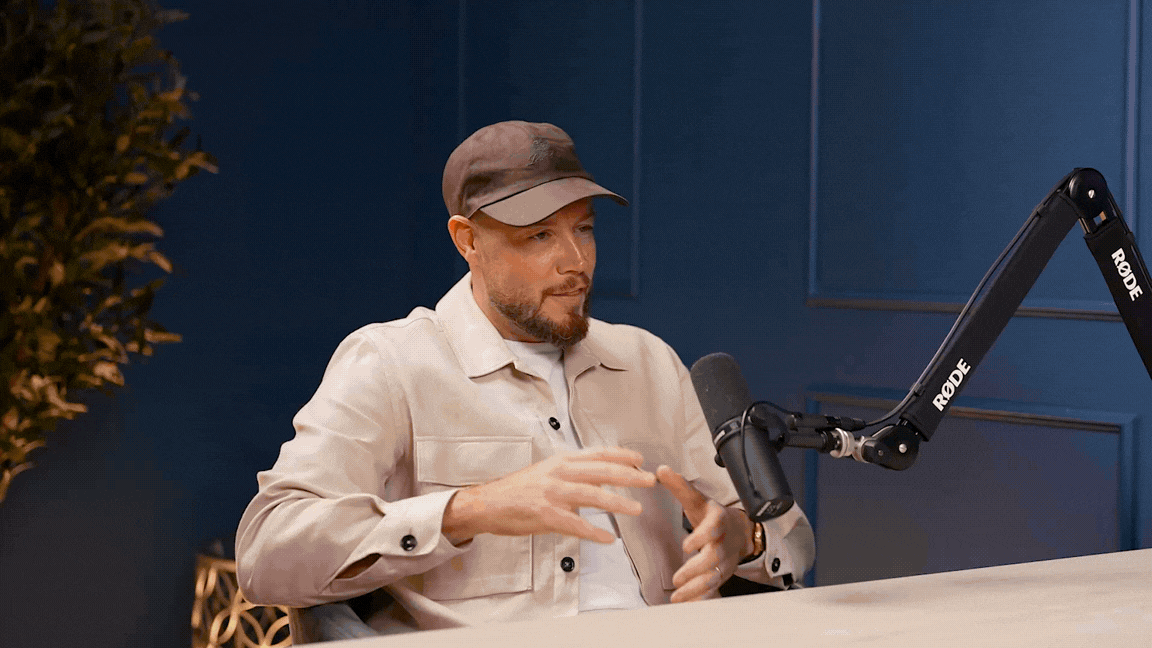 Podcast In Dubai Logo