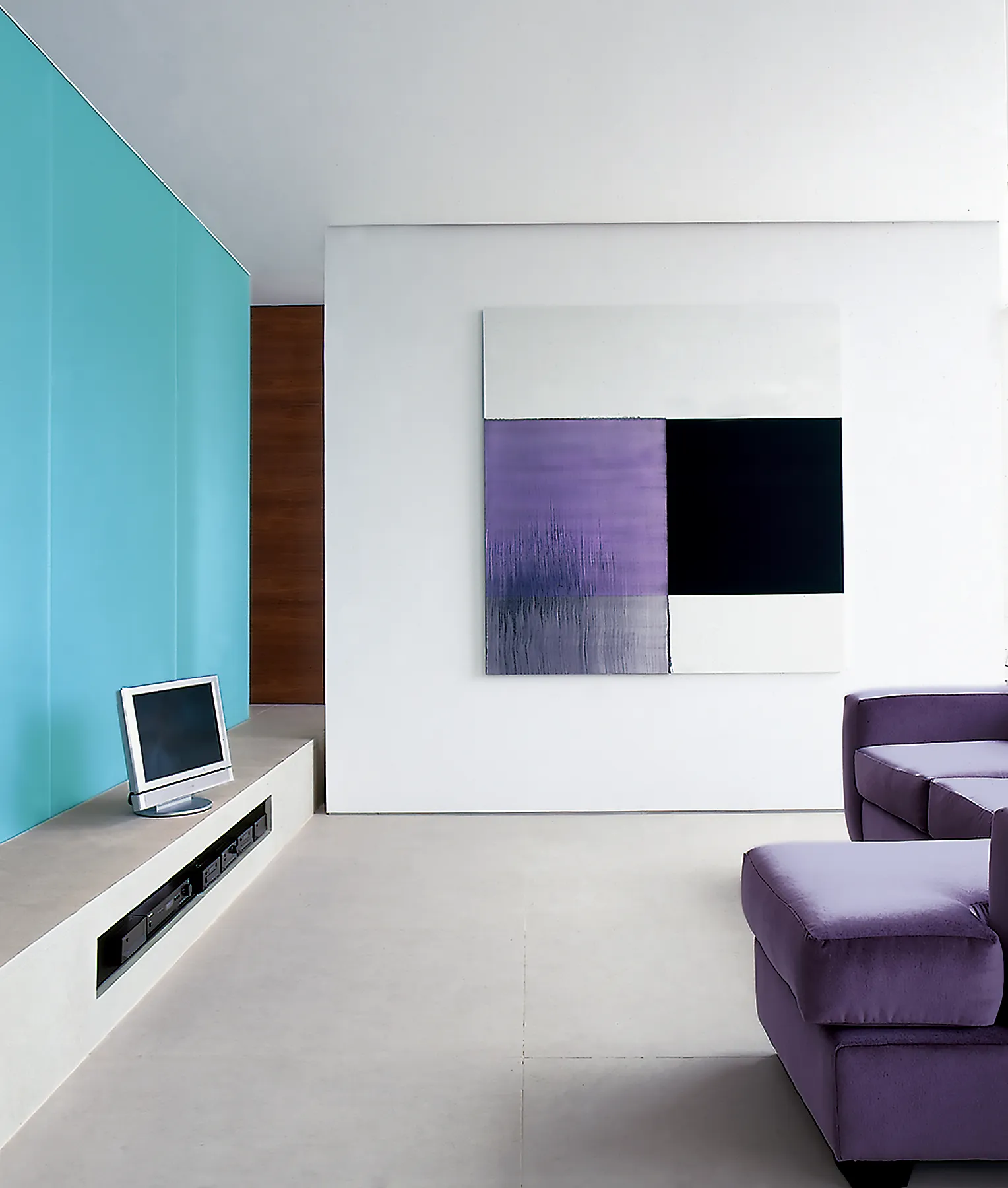 The reception room with huge 1.2 x 1.2m Peitra Serena underfloor heated stone slabs. The space is defined by a top-lit art wall with Callum Innes concealing the bedroom, an up lit etched glass wall concealing the entrance hall, and a wall in American Black Oak concealing the bathroom. 