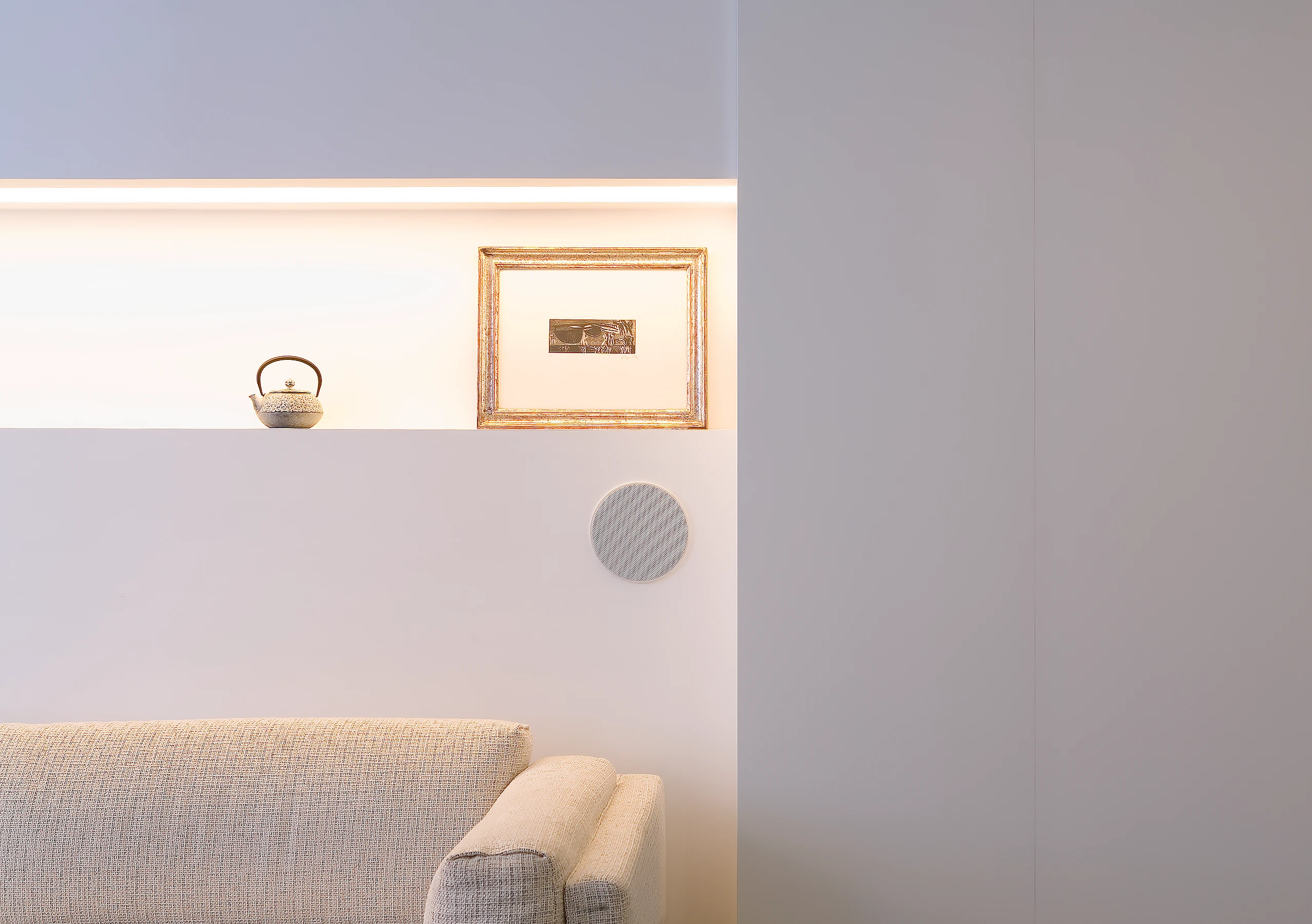 Layered facets articulate the spaces and form niches for artworks.