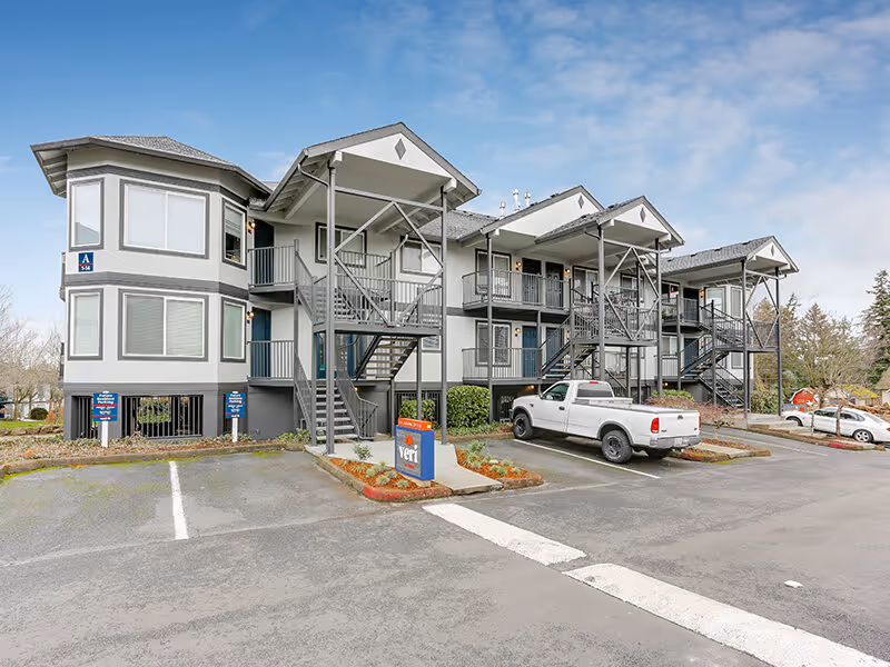 Veri a 1319 exterior with parking lot
