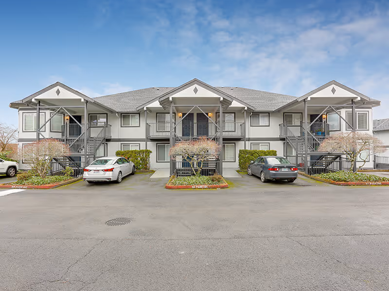 Veri a 1319 exterior with parking lot