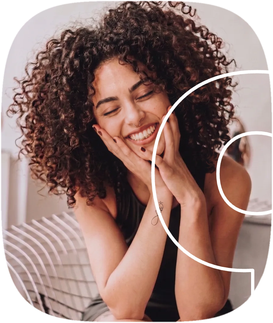 Ragazza sorridente — Mindloft, salute mentale Under 25 a Brescia