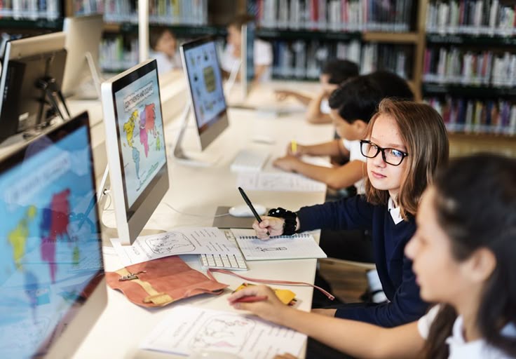 [interface] image of a computer showcasing educational software (for a edtech)