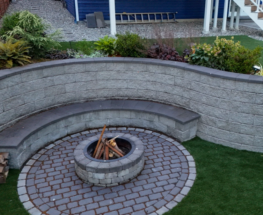 Retaining wall in a Seattle backyard with fire pit