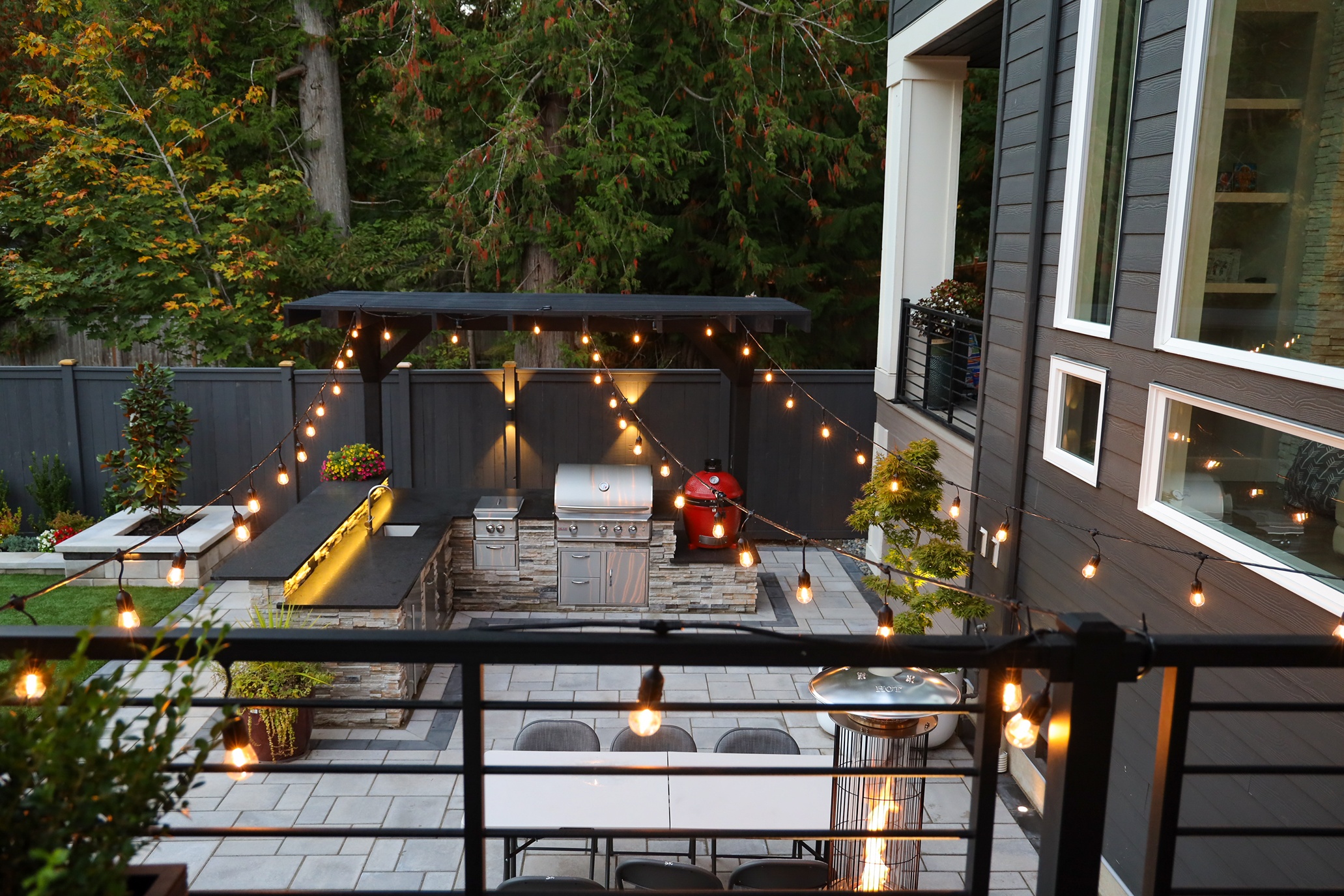 Outdoor kitchen installed by design-build contractors in Seattle