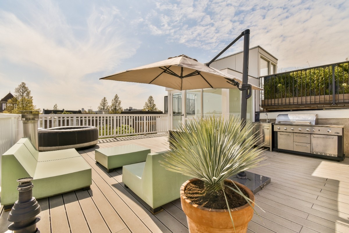 Composite decking built for wet climates on a Seattle backyard deck