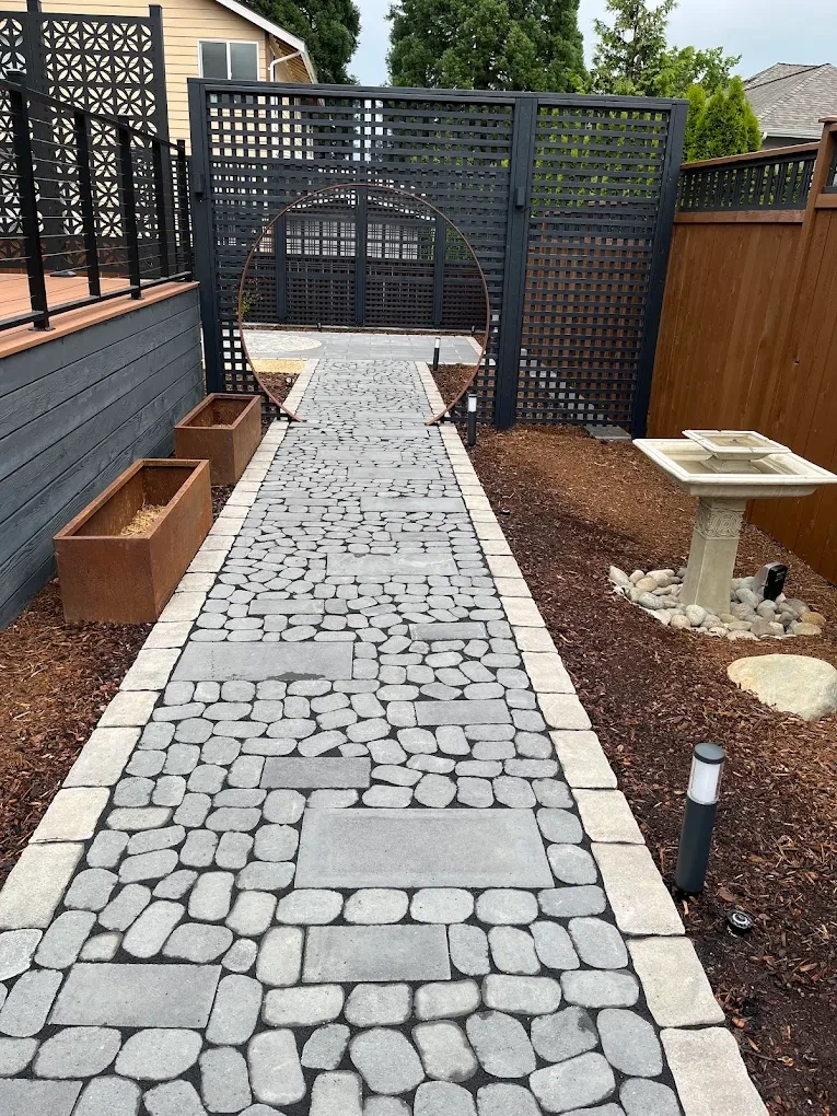 Custom hardscaping patio and retaining wall installation on Mercer Island WA