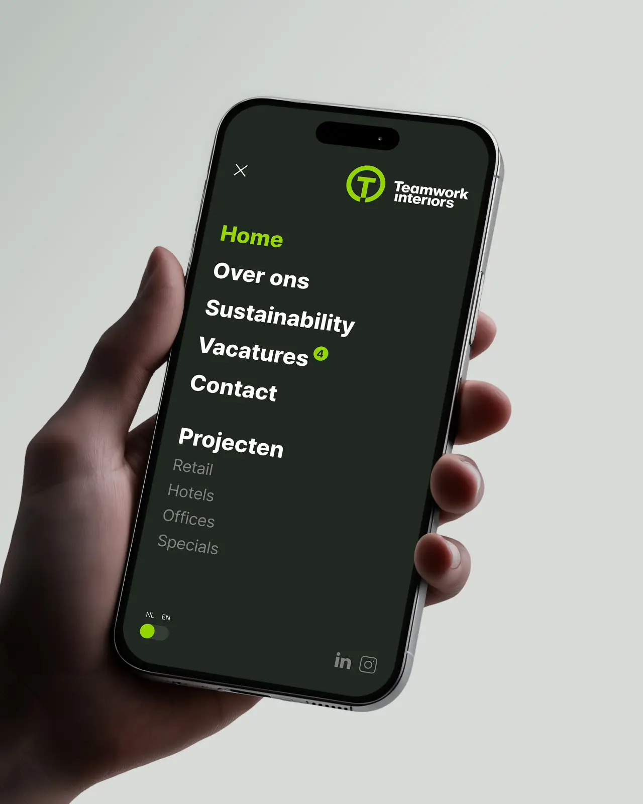 navigatie van de website van Teamwork interiors op een iphone door Coolbrand