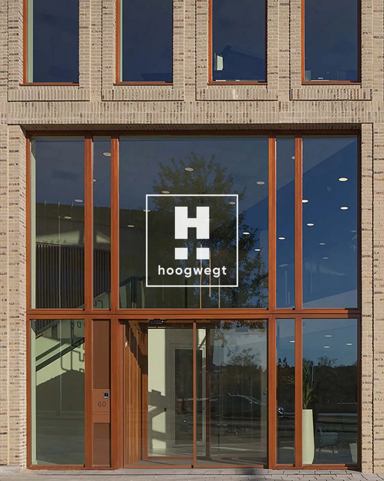 gevelreclame als onderdeel van signing op pand van Hoogwegt door Coolbrand