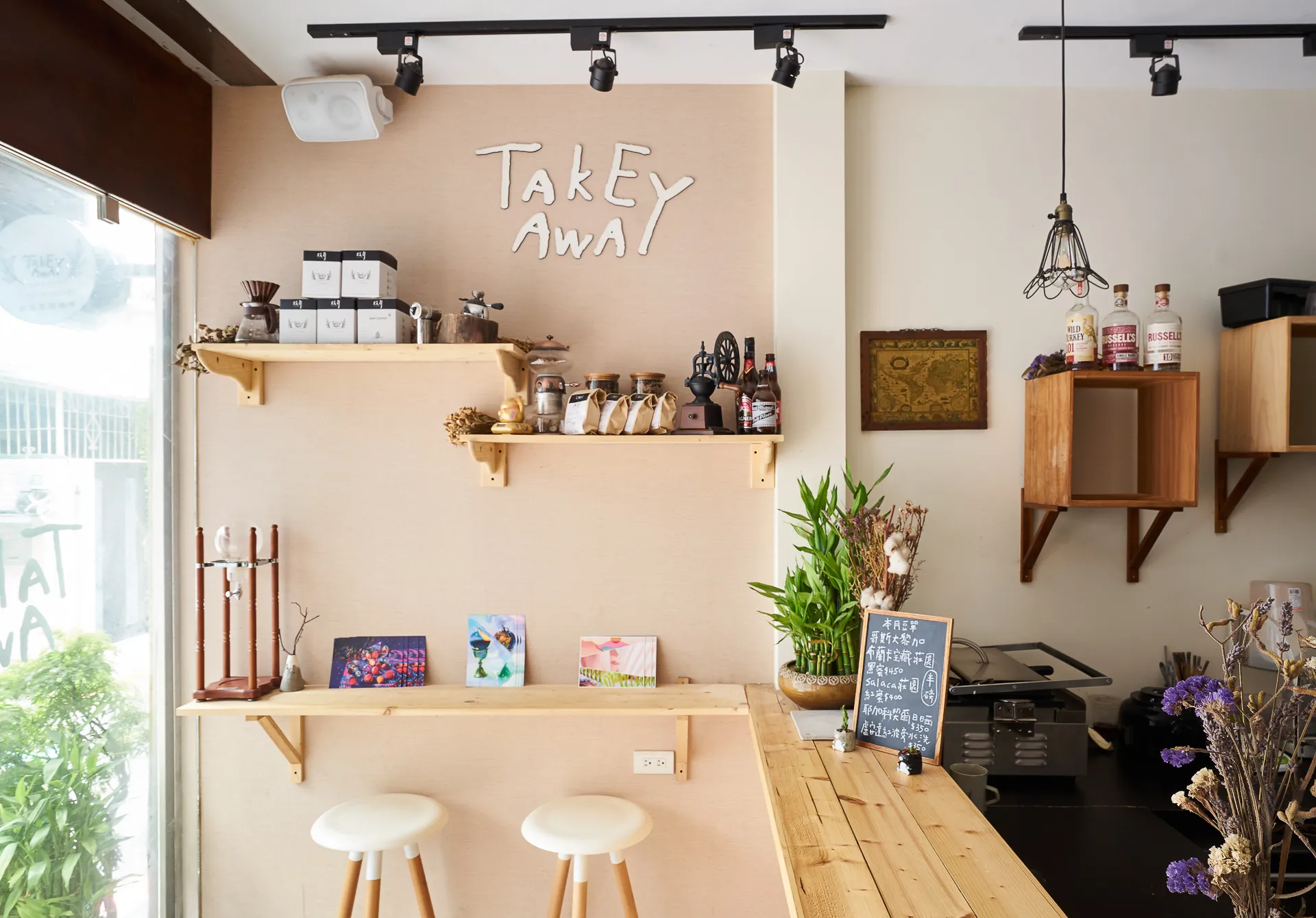 士林．TakeAway 咖啡｜商業空間｜商業裝潢｜店家裝潢｜柒號設計｜柒號空間設計