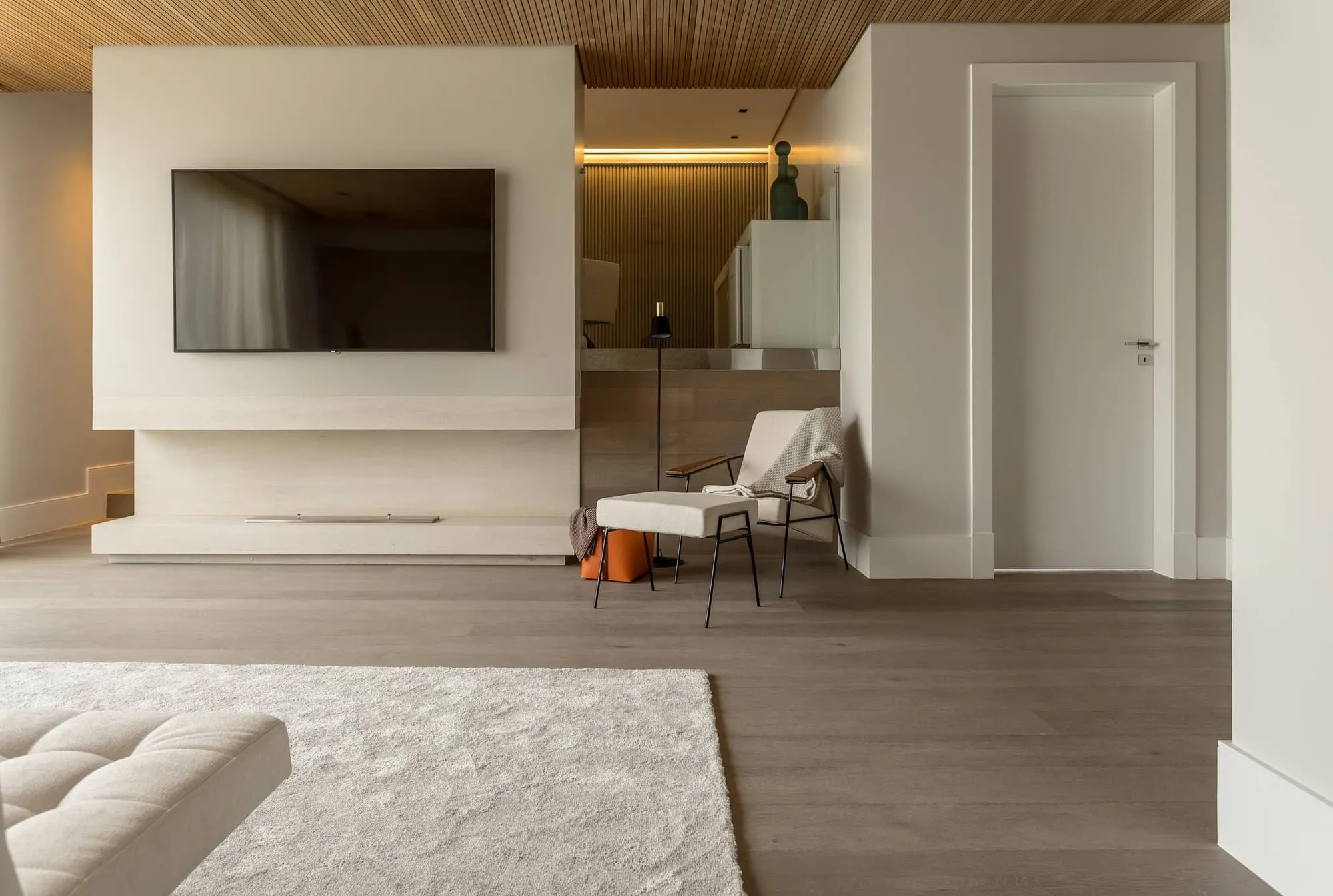 Une entrée en carrelage rose