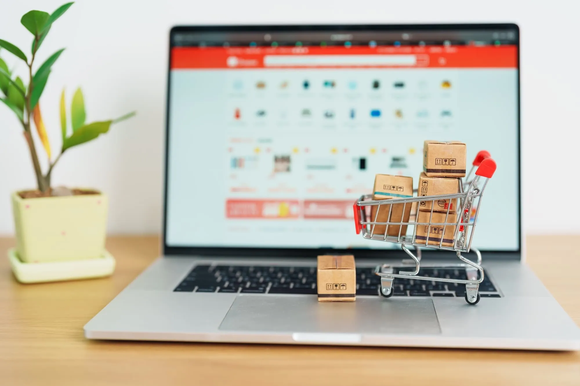 Boxes with shopping cart on a laptop computer. online shopping, Marketplace platform website, technology, ecommerce, shipping delivery, logistics and online payment concepts