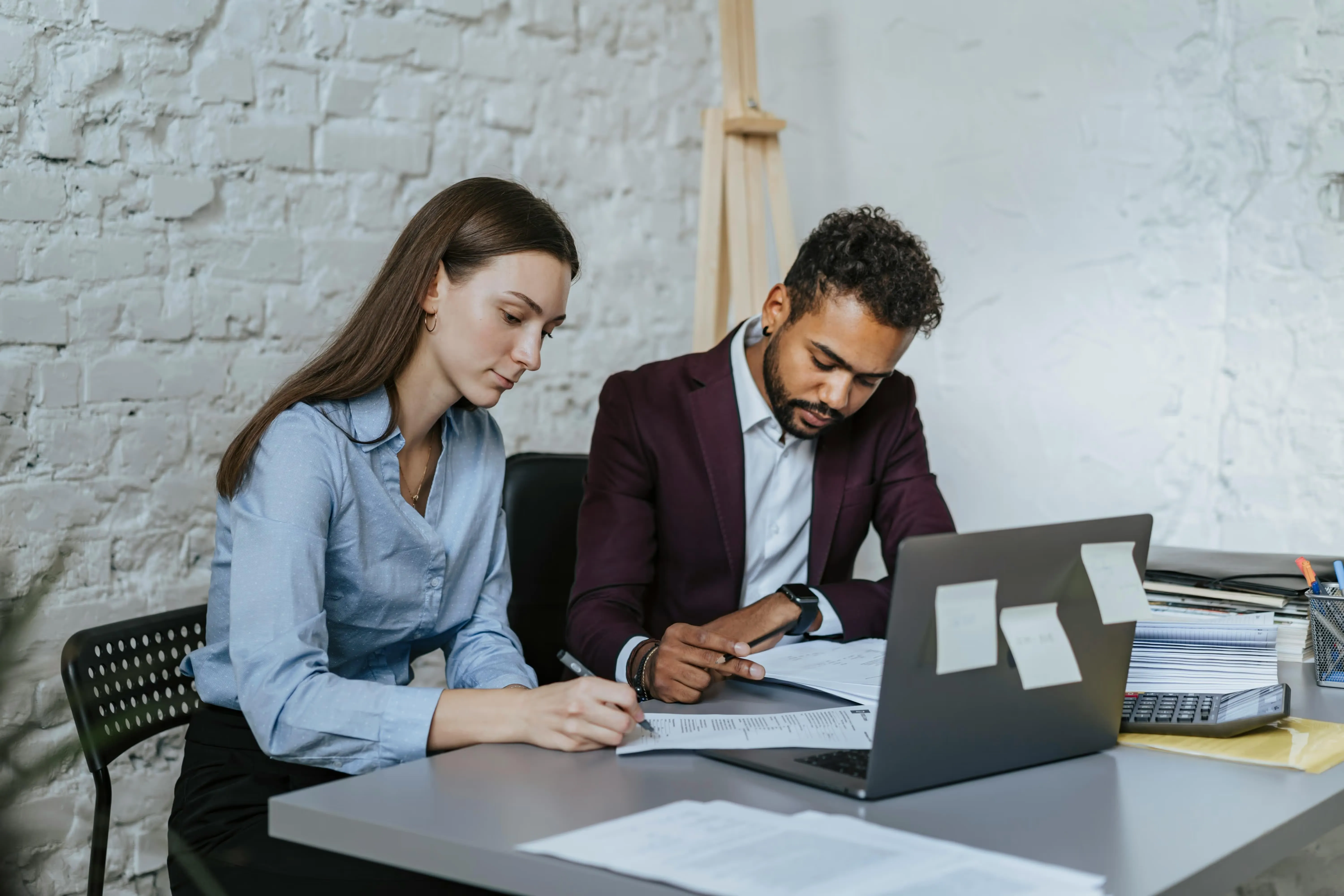 Top 5 record retrieval challenges and how 1Point1 streamlines the process with speed, accuracy, and scalable solutions.