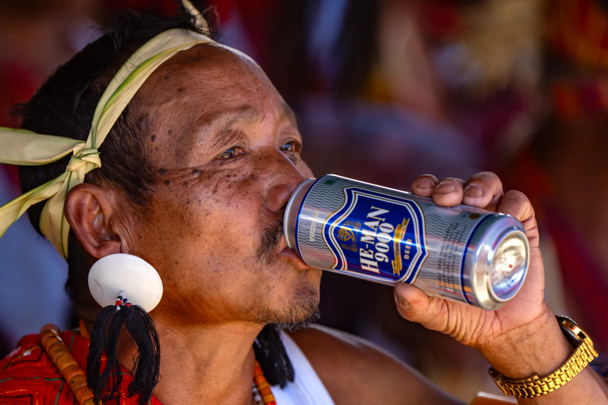 Tribu de l'Arunachal Pradesh en costume lors d'une cérémonie traditionnelle © Patrick Frilet