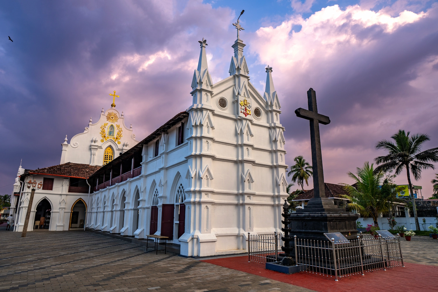 Inde, Kerala, église dans les Backwaters