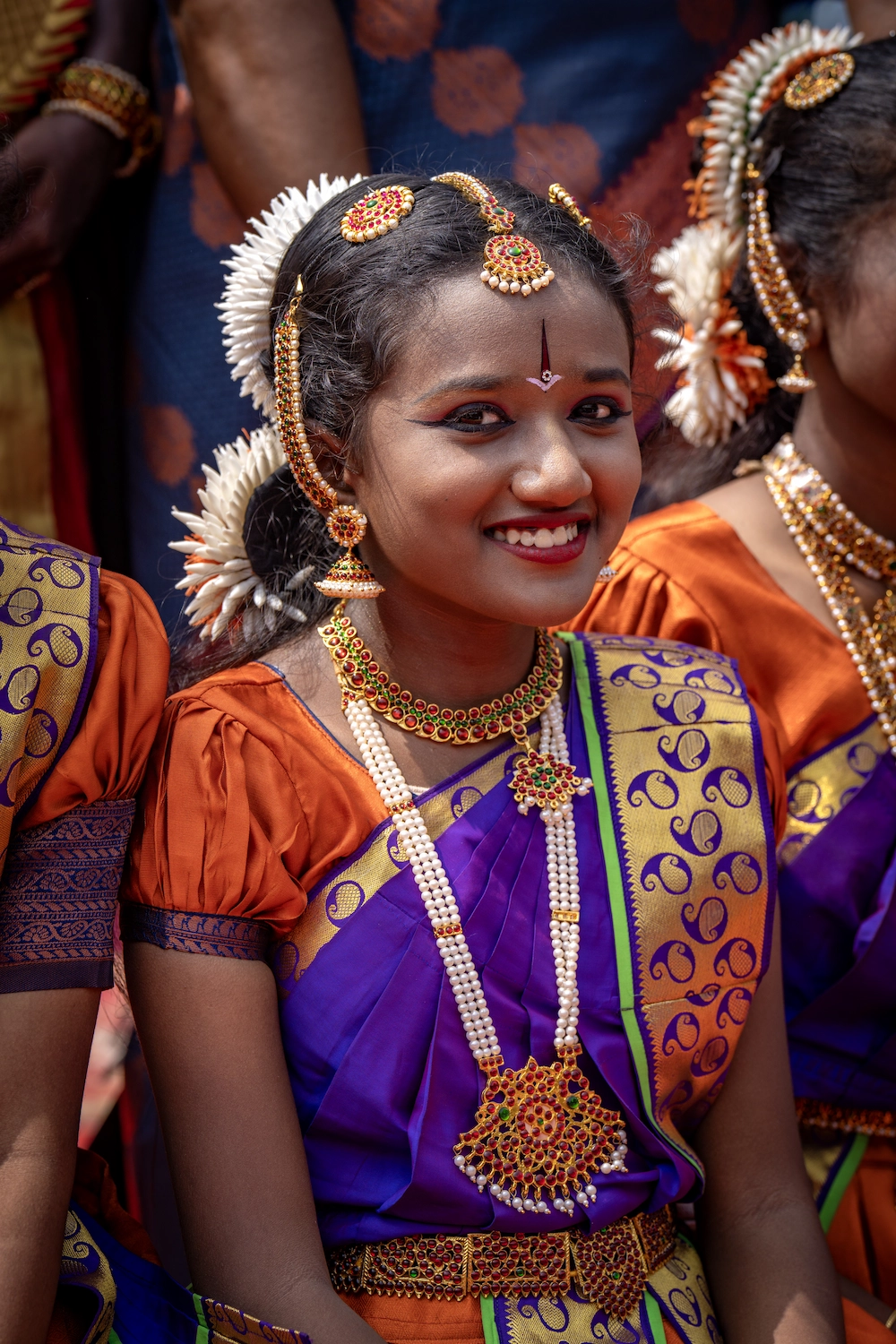 Inde, Tamil Nadu, jeune danseuse pendant la fête de Pongal