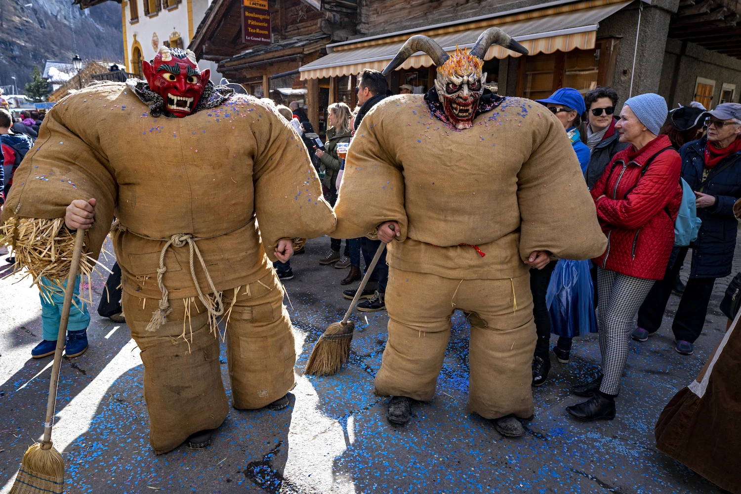 Suisse, Valais, les empaillés pendant le carnaval d'Evolène
