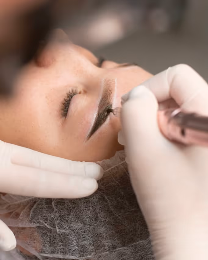 Ombre brows behandeling bij BLVSH Studio